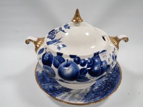 A LARGE BLUE/WHITE LIDDED TUREEN AND DISH