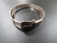 A HALLMARKED SILVER CLASP BANGLE IN THE FORM OF A BELT WITH BELT BUCKLE DESIGN FASTENING TOGETHER