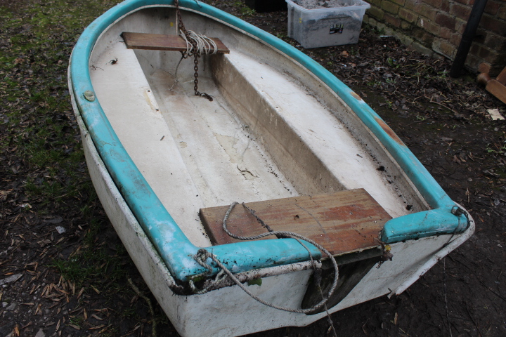 A FIBREGLASS ROWING BOAT - Bild 4 aus 4