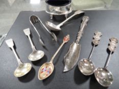 A SMALL TRAY OF VARIOUS HALLMARKED ITEMS