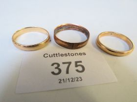 THREE 9CT GOLD WEDDING BANDS, APPROX W 5.95 G