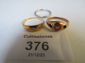 A YELLOW METAL DIAMOND SET GYPSY RING, ALONG WITH ONE OTHER YELLOW METAL RING, A/F AND A WHITE METAL