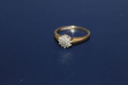 A HALLMARKED 9 CARAT GOLD DIAMOND CLUSTER RING, 1.9g, ring size M