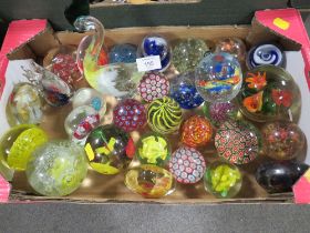 A SMALL TRAY OF ASSORTED GLASS PAPERWEIGHTS