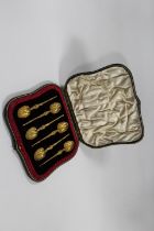 A SET OF SIX HALLMARKED SILVER GILT ANOINTING SPOONS IN FITTED CASE DATED 26 JUNE 1902