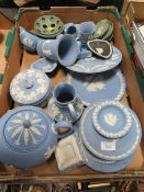 A TRAY OF ASSORTED WEDGWOOD JASPERWARE TO INCLUDE A TEAPOT