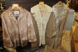 A QUANTITY OF VINTAGE CLOTHING TO INCLUDE FUR COATS, MAX MARA LEATHER JACKET ETC TO INCLUDE TWO