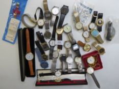 A COLLECTION OF GENTLEMANS WRISTWATCHES, MOSTLY QUARTZ, TO ALSO INCLUDE A SAXON DIGITAL IN PLASTIC