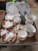 A TRAY OF ASSORTED CERAMICS TO INCLUDE ROYAL ALBERT OLD COUNTRY ROSES ETC
