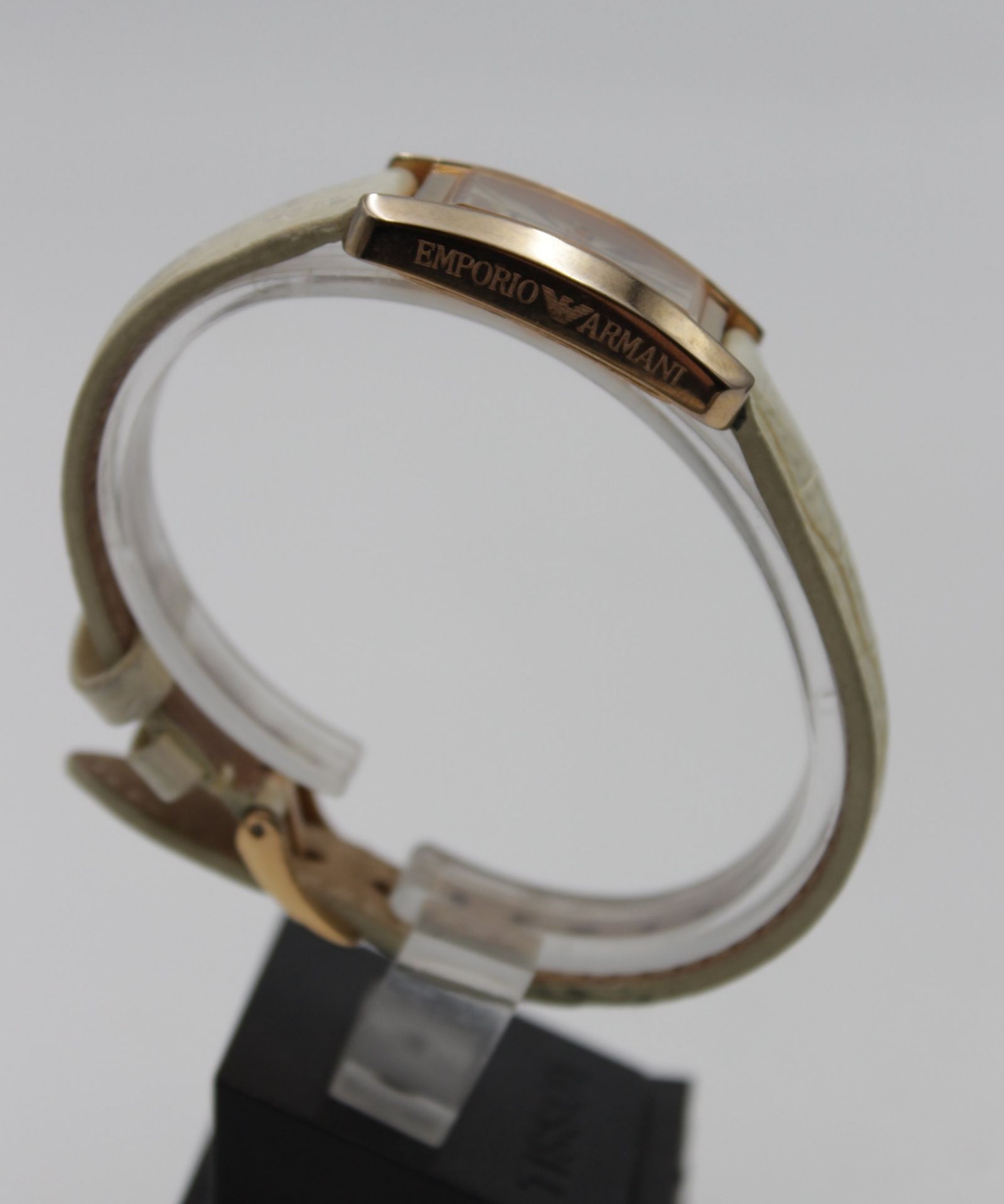 Damen-Armbanduhr, Emporio Armani, Quarz, Armband mit Tragespuren, anbei orig. Etui, ca. 2 x 3cm. - Bild 4 aus 6