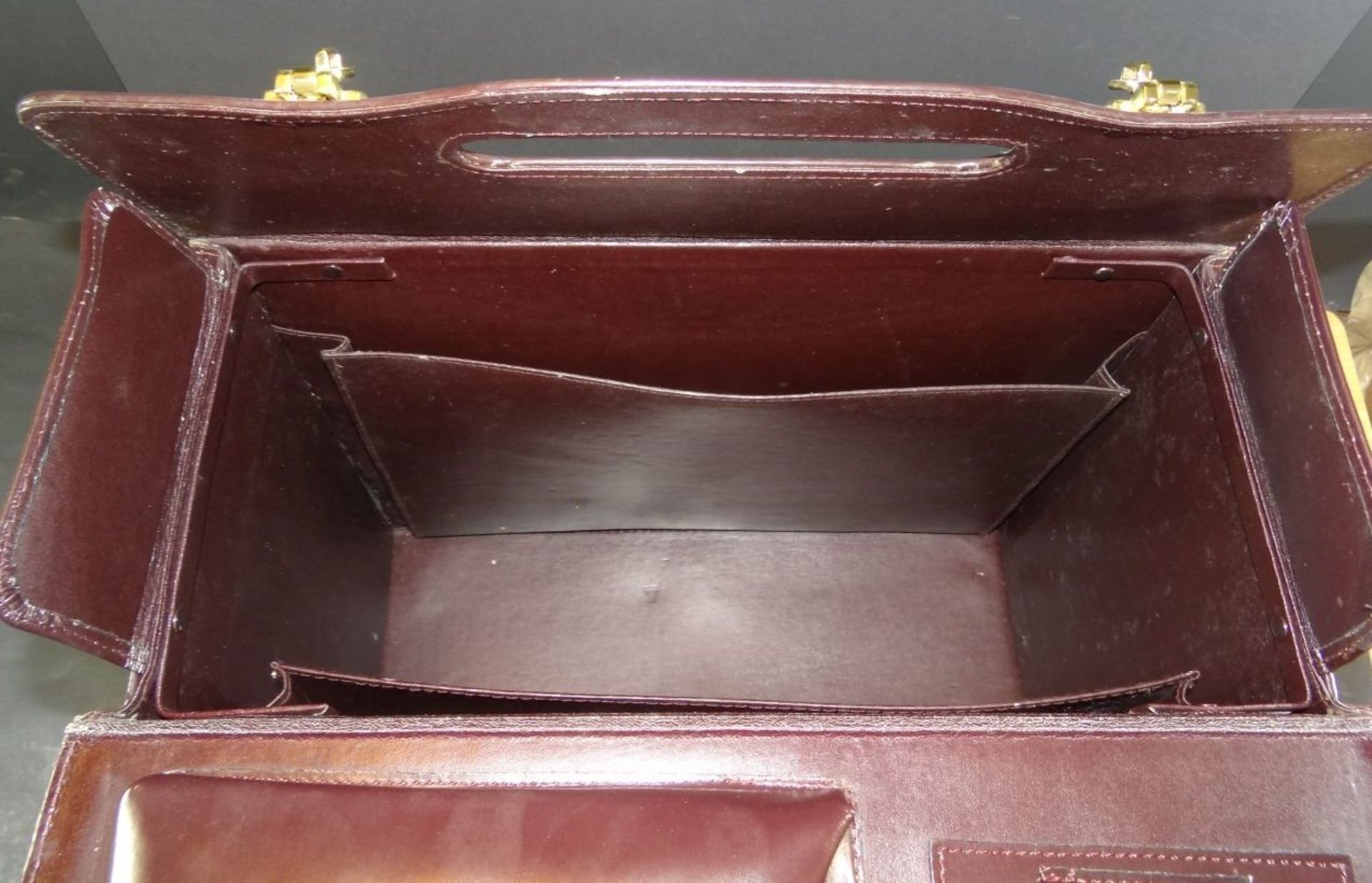 Akten? Koffer, echt Leder, mit Nummernschloss, 35x45 cm, T-21 cm - Bild 6 aus 8