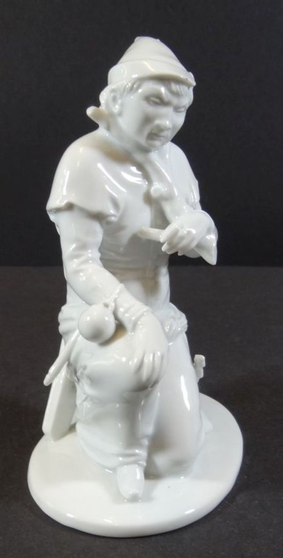 weisse Figur , gefangener hunnischer Offizier, "Rosenthal" von Richard Förster (modellierte auch fü - Bild 2 aus 4