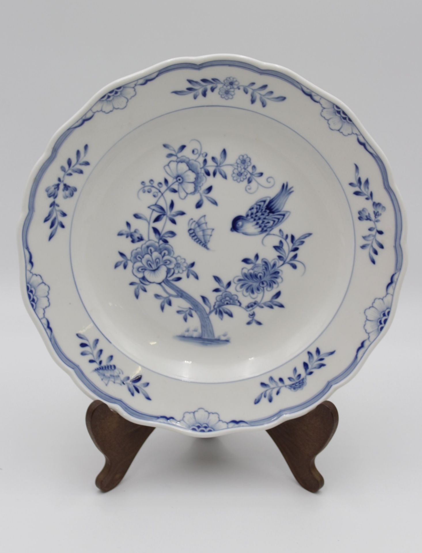 Teller, Meissen, Schwertermarke, 19. Jhd., blaue Bemalung, Vogel, Blumen und Insekten, 1. Wahl, D-2