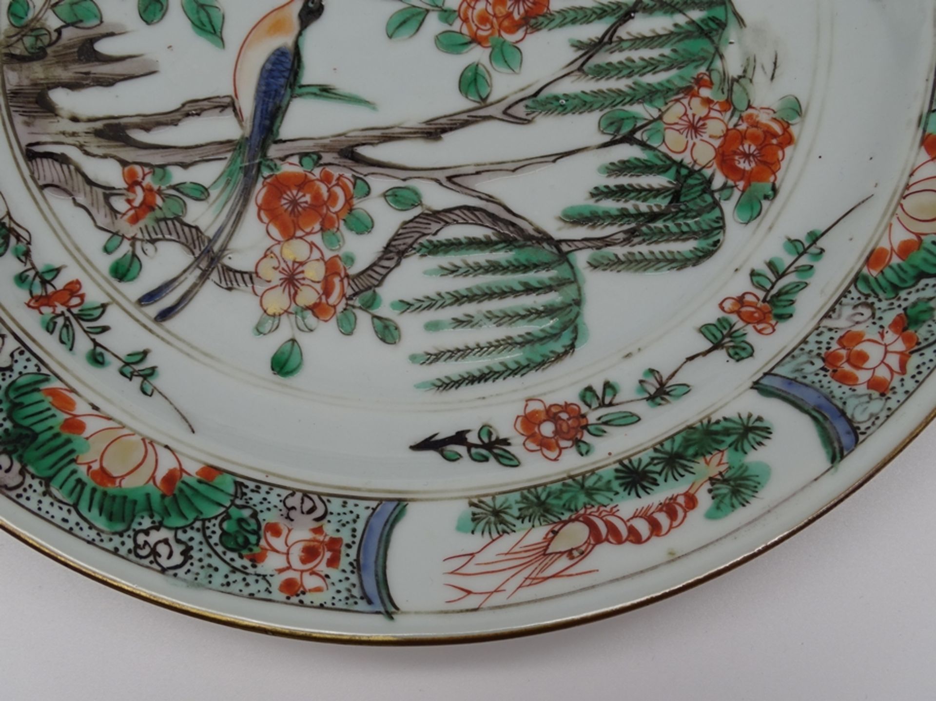 Großer Teller mit Vogel und Blumenmotiven,China, älter, D. 24cm, geklebte Stellen - Bild 5 aus 11