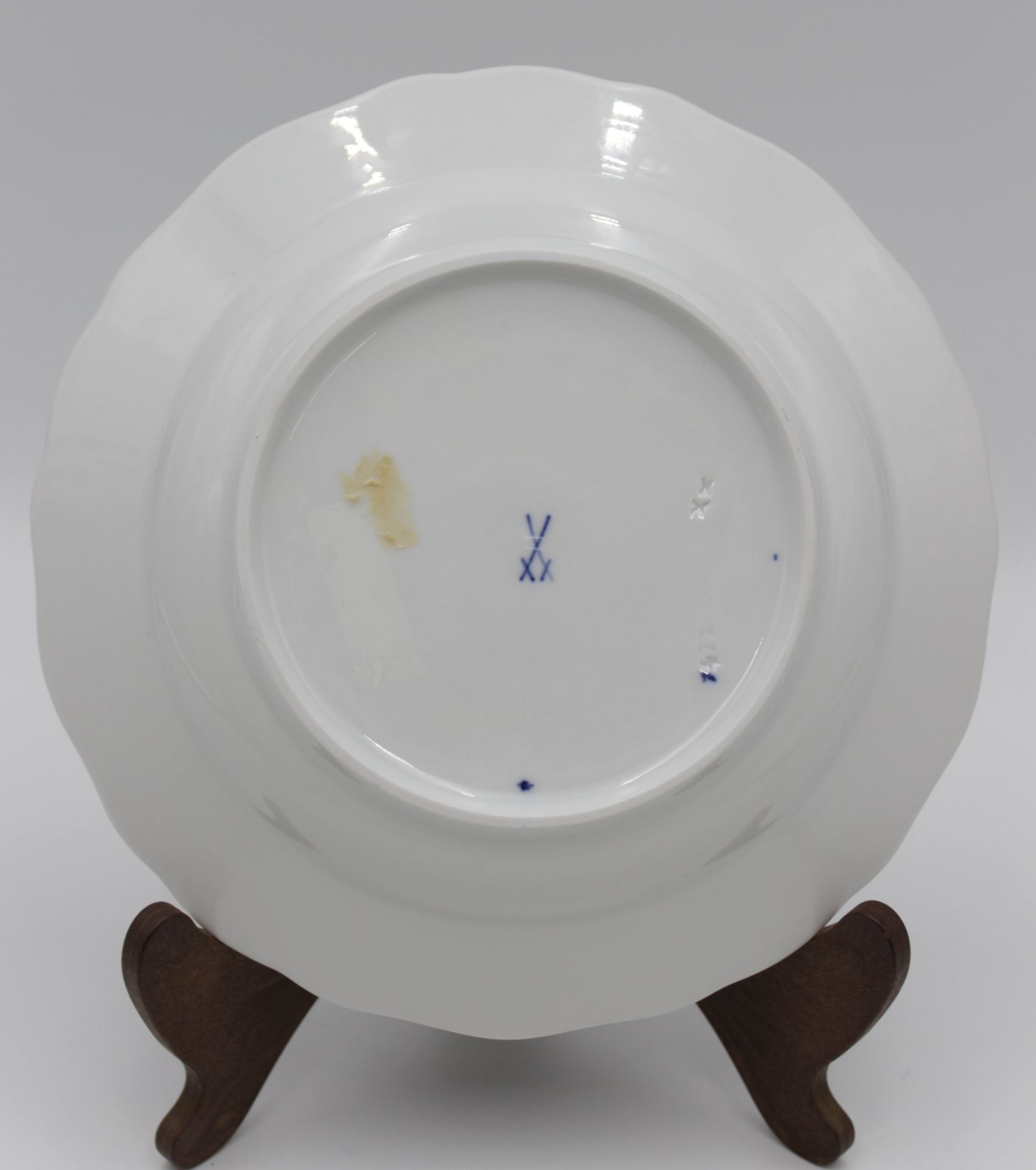 Teller, Meissen, Schwertermarke, blaue florale Bemalung, 2 Schleifstriche, D-20,2cm. - Bild 3 aus 4