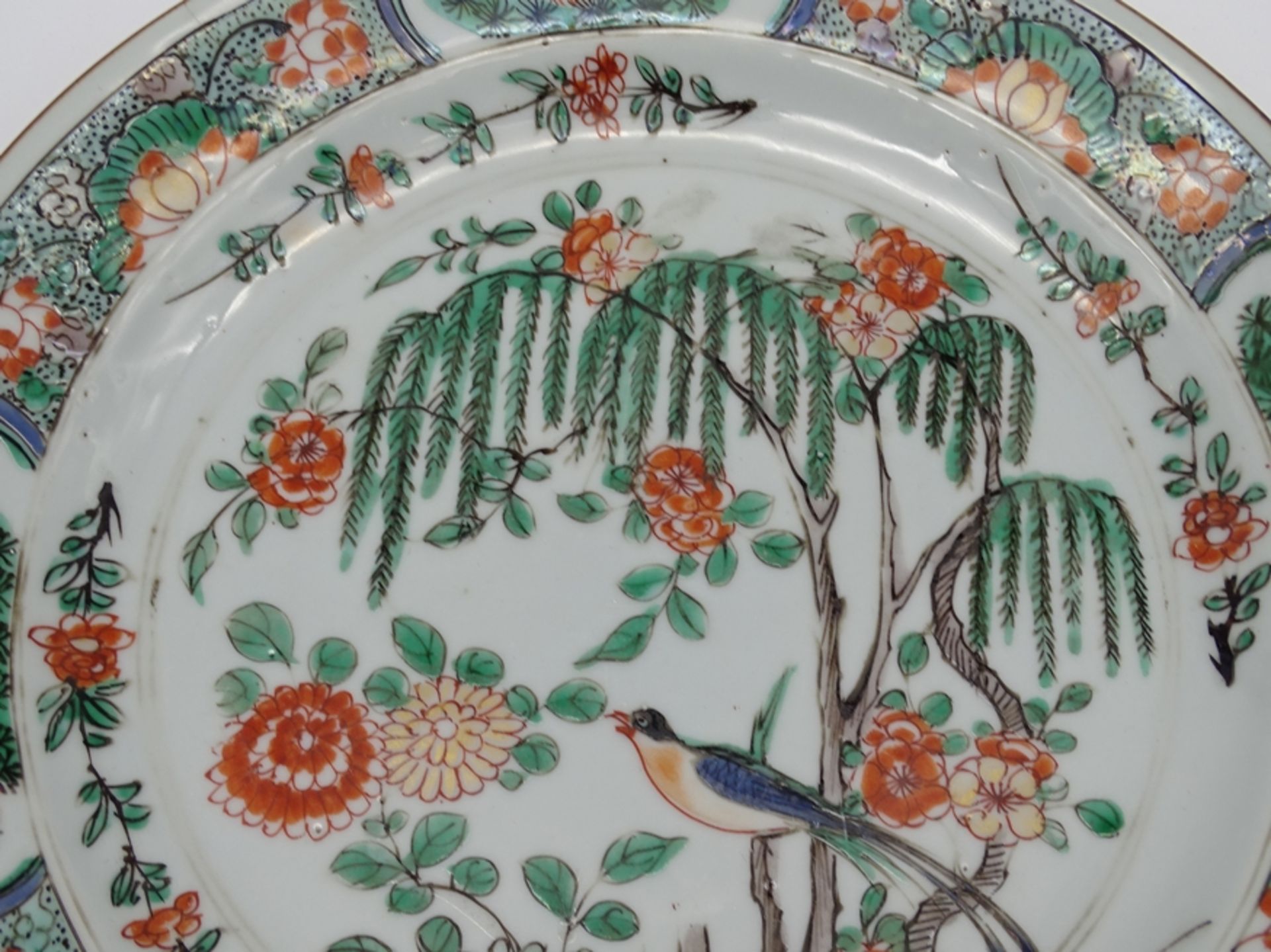Großer Teller mit Vogel und Blumenmotiven,China, älter, D. 24cm, geklebte Stellen - Bild 3 aus 11
