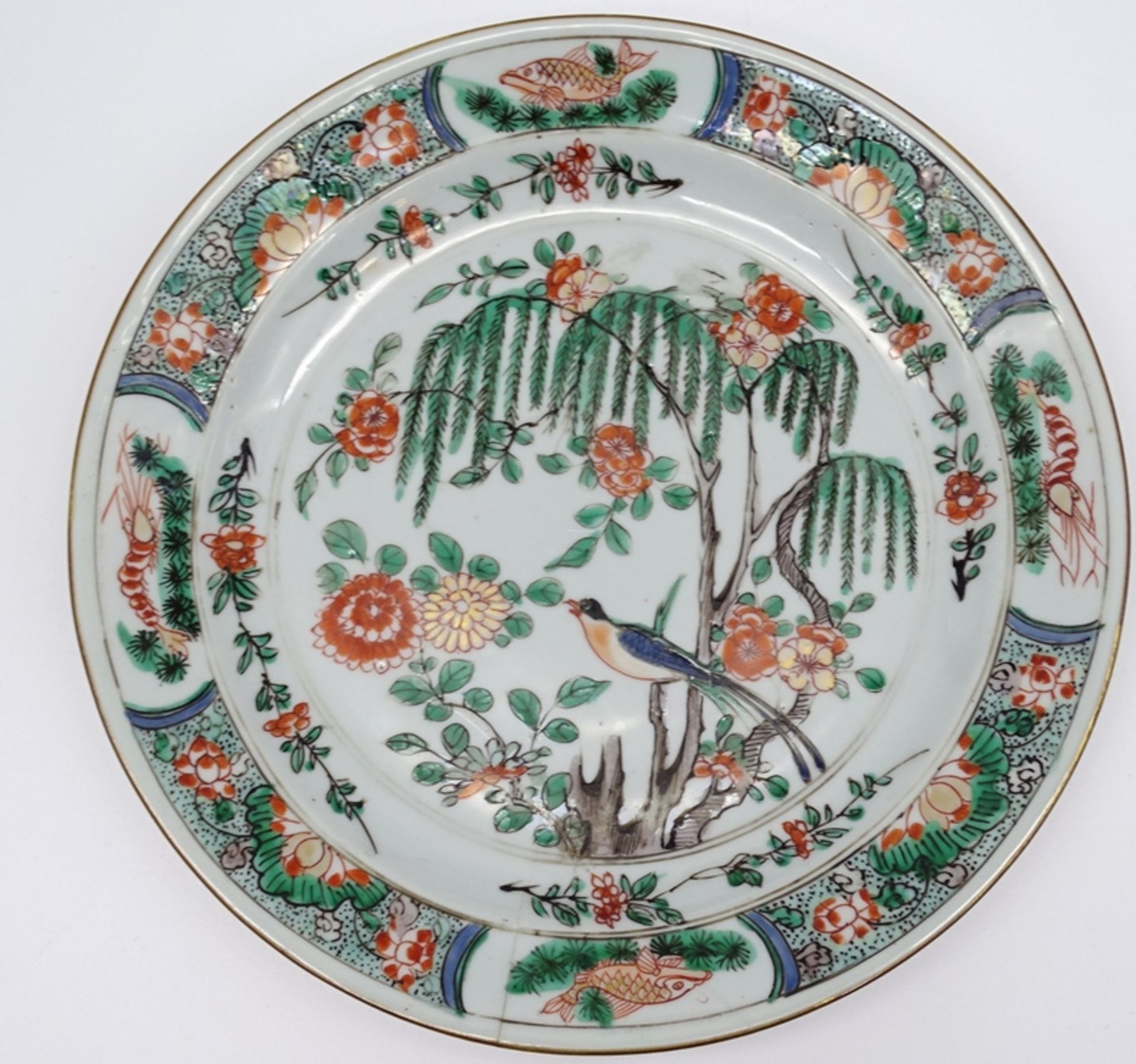 Großer Teller mit Vogel und Blumenmotiven,China, älter, D. 24cm, geklebte Stellen