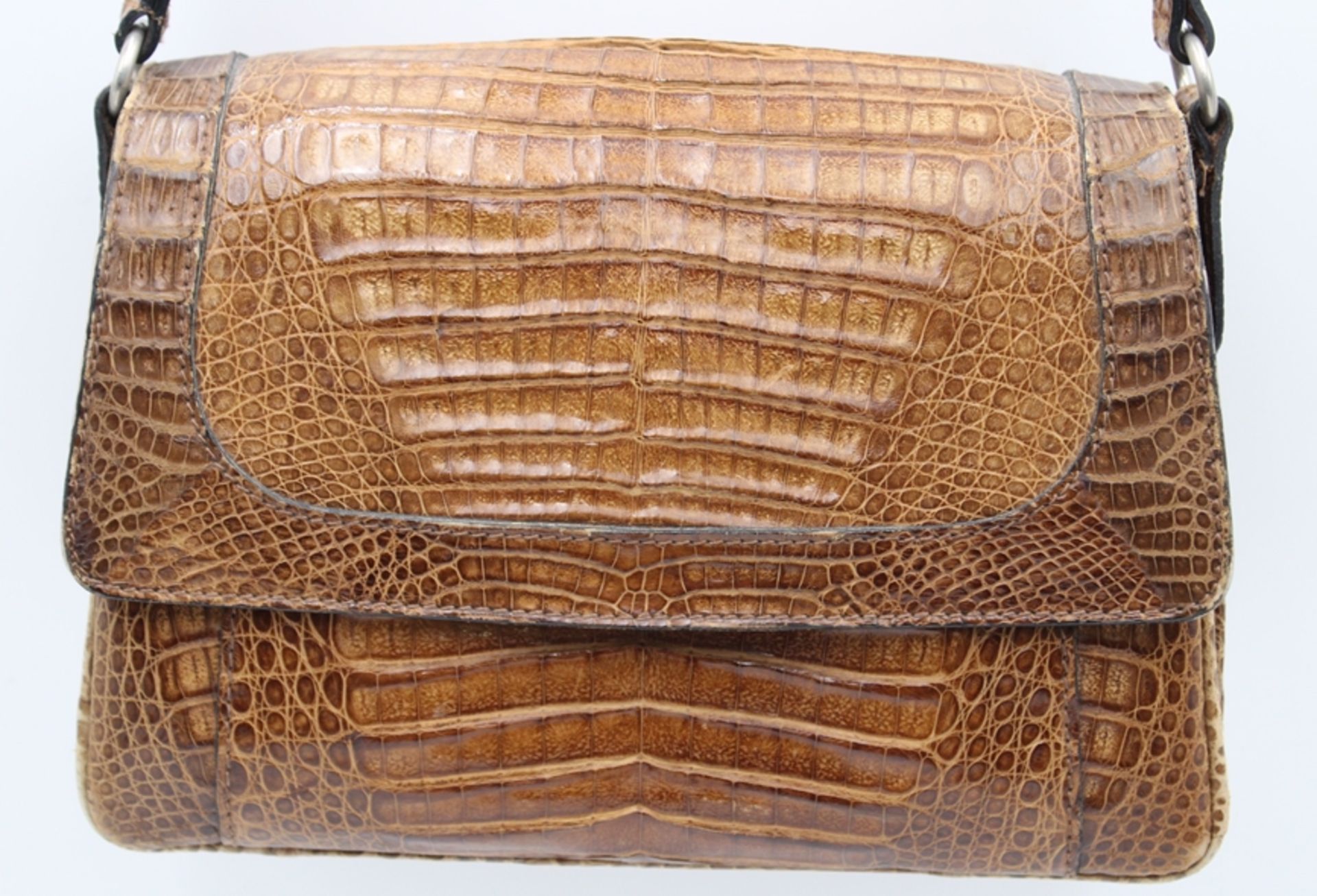 Damenhandtasche, Krokoleder, älter, Tragespuren, 20 x 26cm. - Bild 2 aus 6