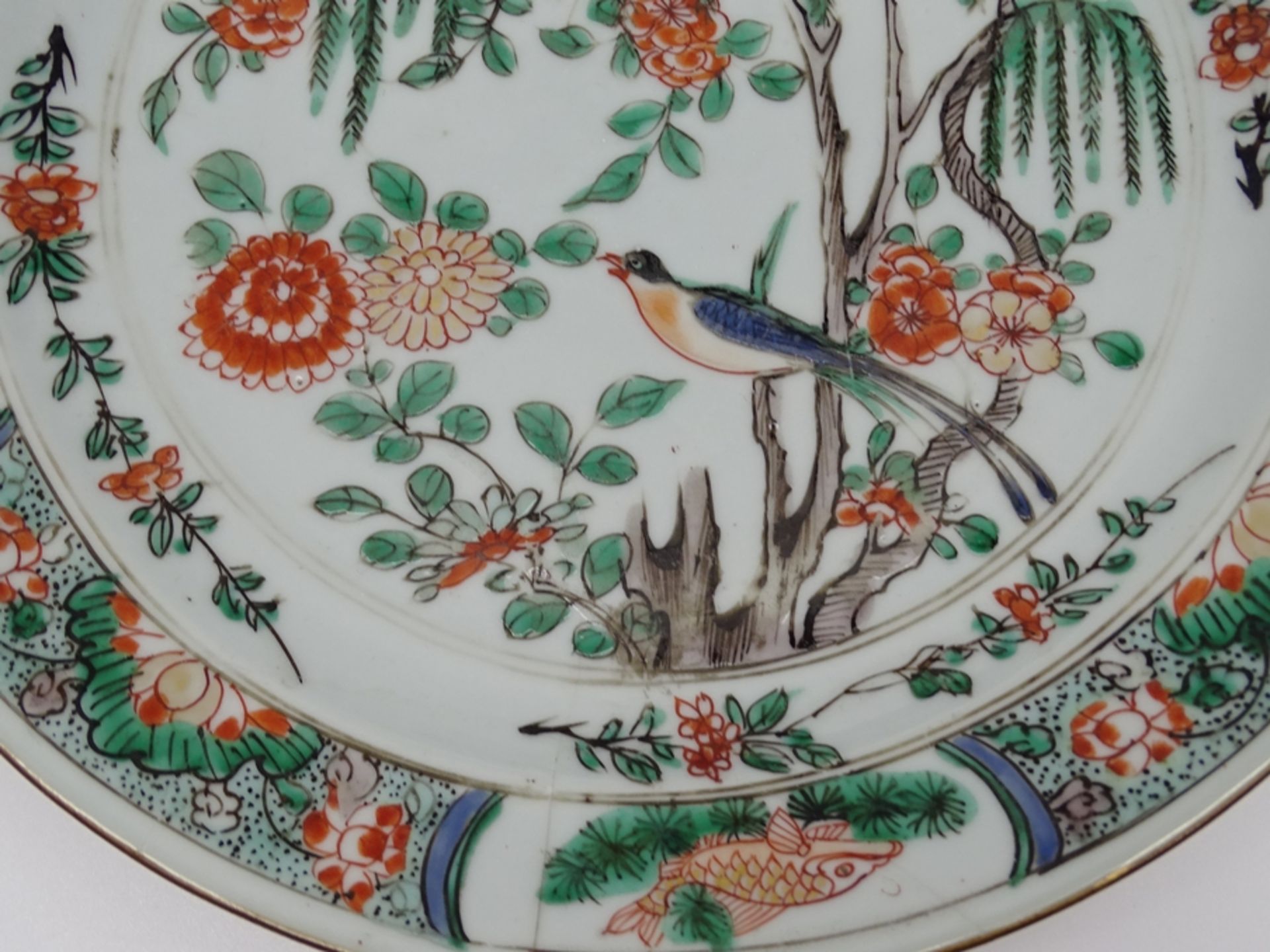 Großer Teller mit Vogel und Blumenmotiven,China, älter, D. 24cm, geklebte Stellen - Bild 2 aus 11
