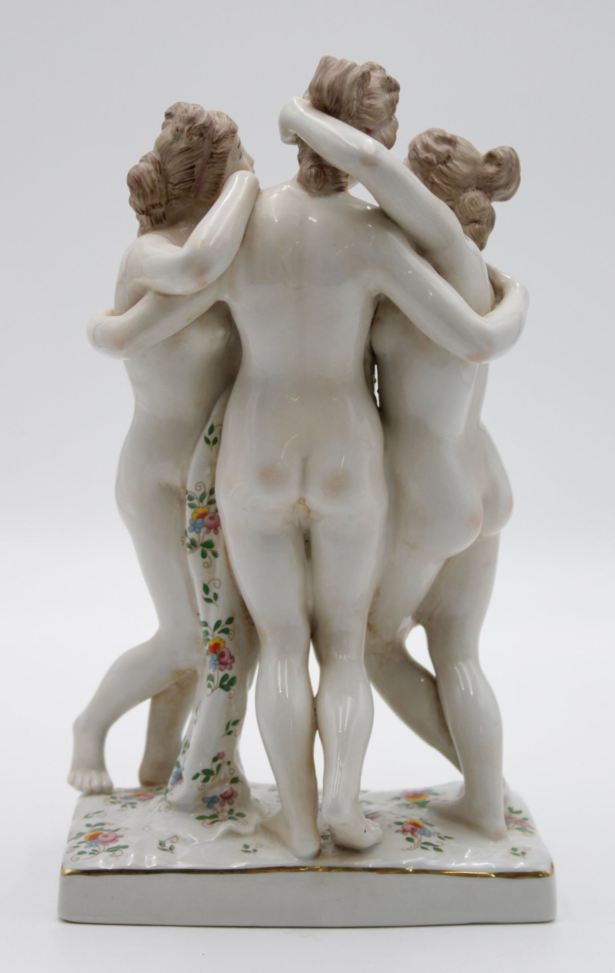 Figurengruppe, Drei Grazien, gemarkt, nach antikem Vorbild, florale Bemalung, H-25cm B-15cm. - Bild 3 aus 6