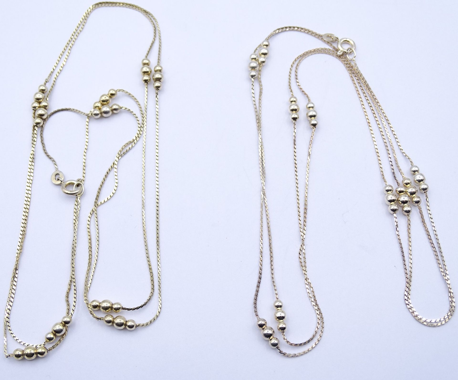 2x Halsketten, Silber 0.835, leicht vergoldet, je L. 90cm, zus. 11,3g.