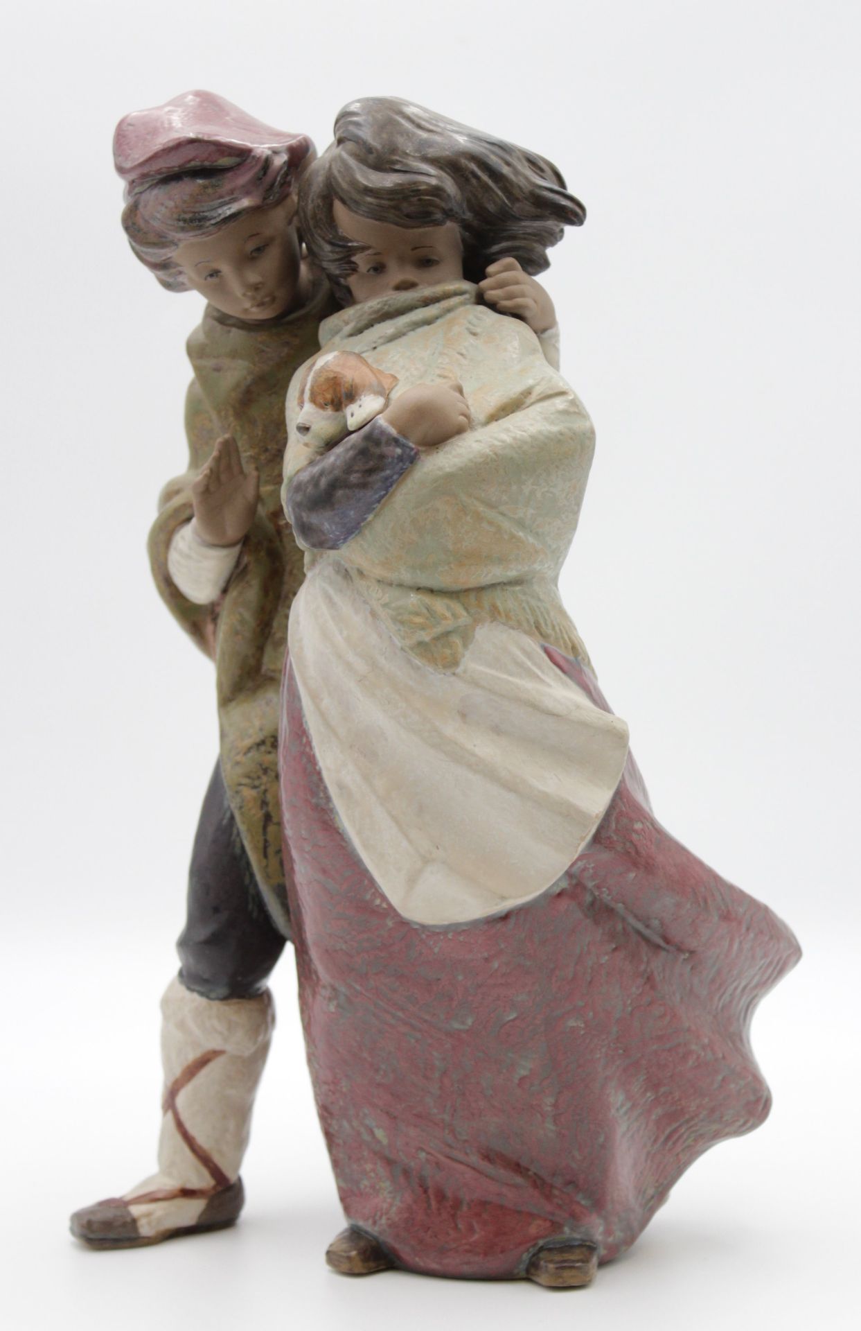 gr. Figurengruppe, Lladro Spain, Modellnr. 1279, Gegen den Wind, Juan Huerta, H-37cm.