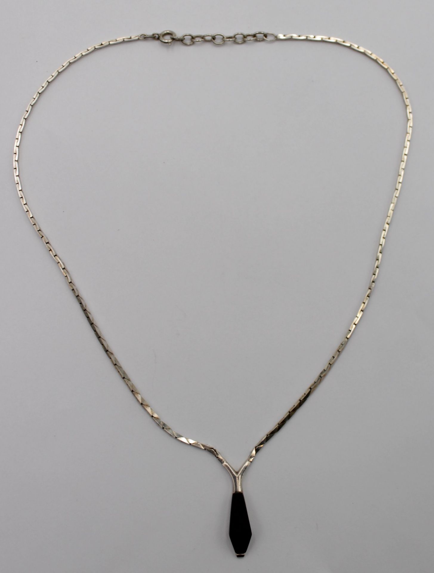 925er Silber-Collier, Onyx, 10,2gr., ca. L-41cm.