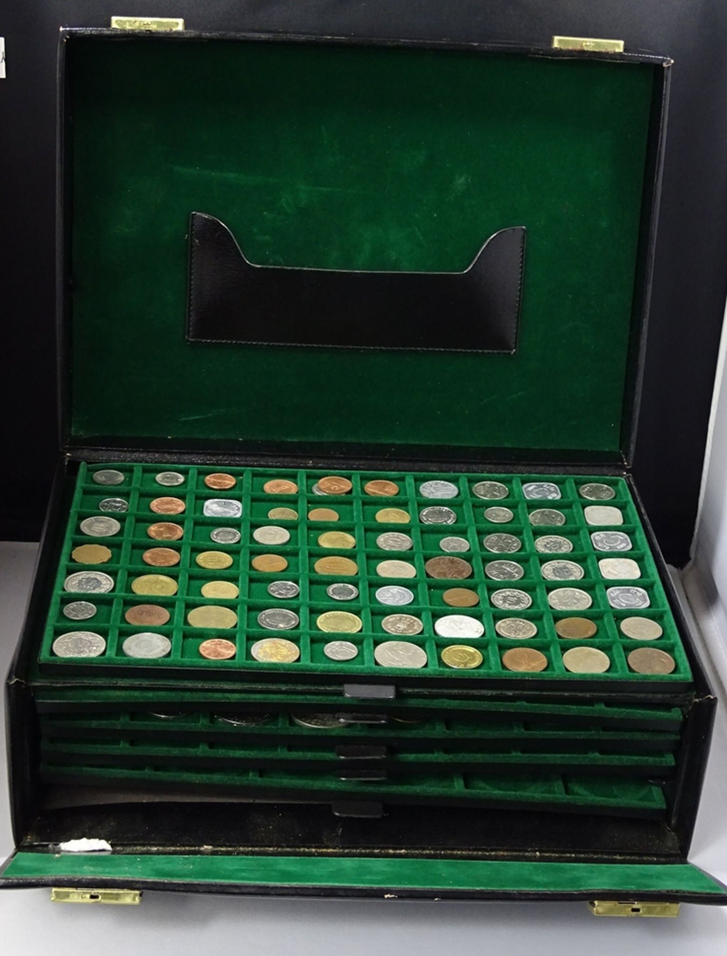 Münzkoffer mit Kleinmünzen, 170 Stück, aus aller Welt - Bild 2 aus 7