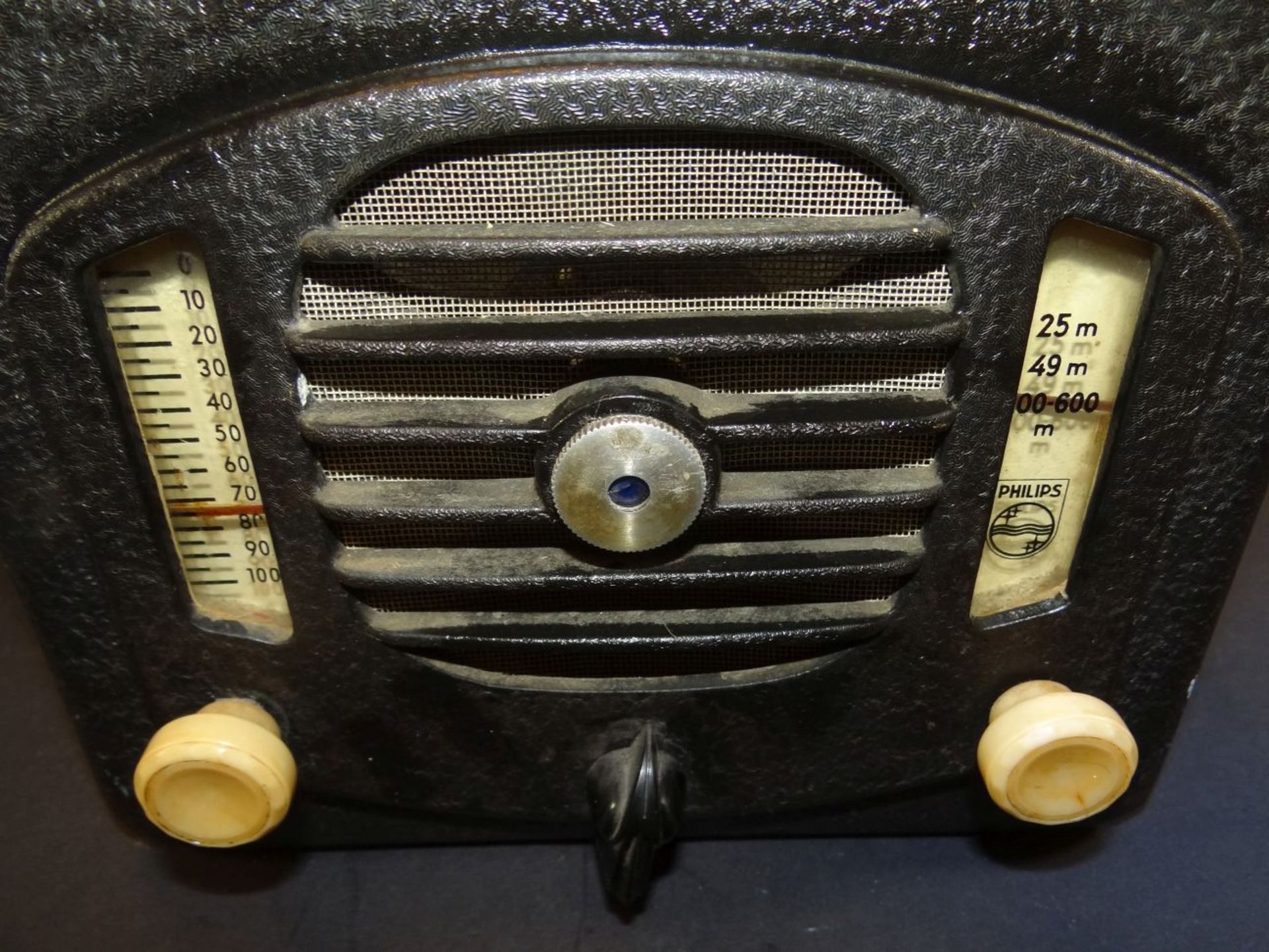 Radio Philips RAW 4 E Autosuper 1948/50, (für Porsche, VW) 6 Volt und 220 Volt, in Metallgehäuse, n - Image 2 of 6