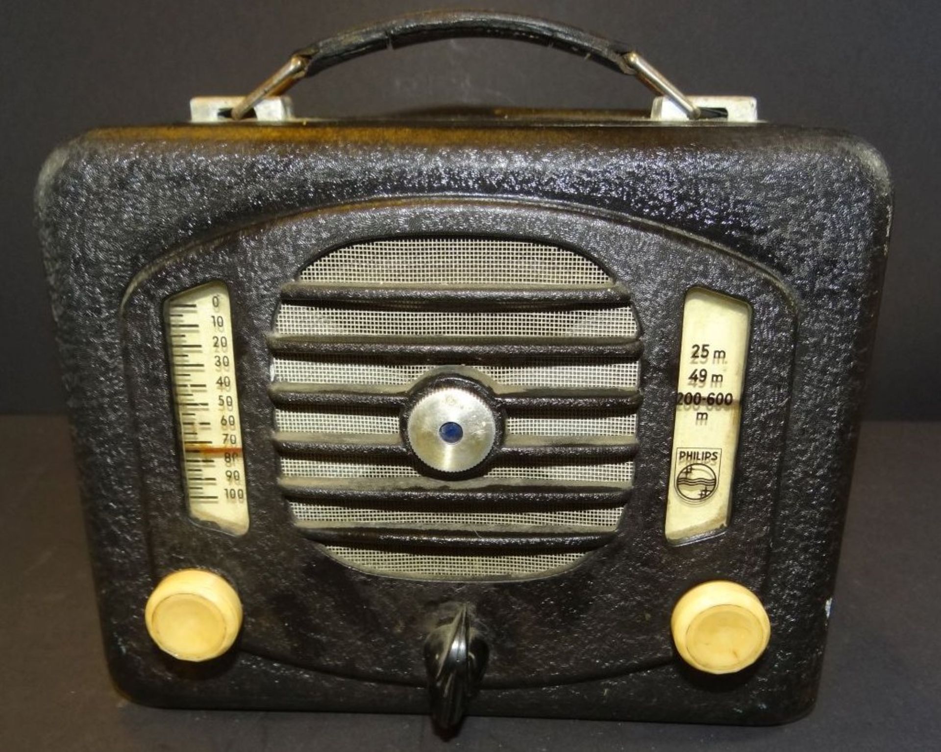 Radio Philips RAW 4 E Autosuper 1948/50, (für Porsche, VW) 6 Volt und 220 Volt, in Metallgehäuse, n