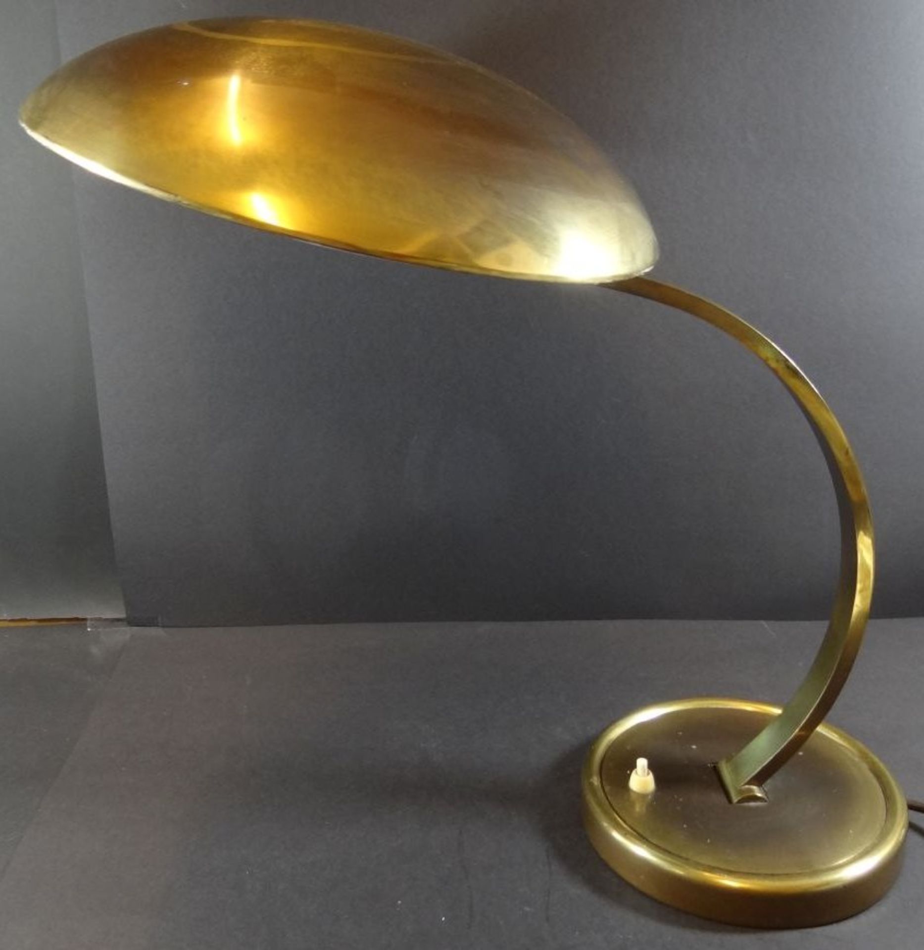 Bauhaus-Schreibtischlampe, Messing, wohl "Kaiser", Alters-und Gebrauchsspuren, schwer, H-ca. 47 cm - Bild 2 aus 7