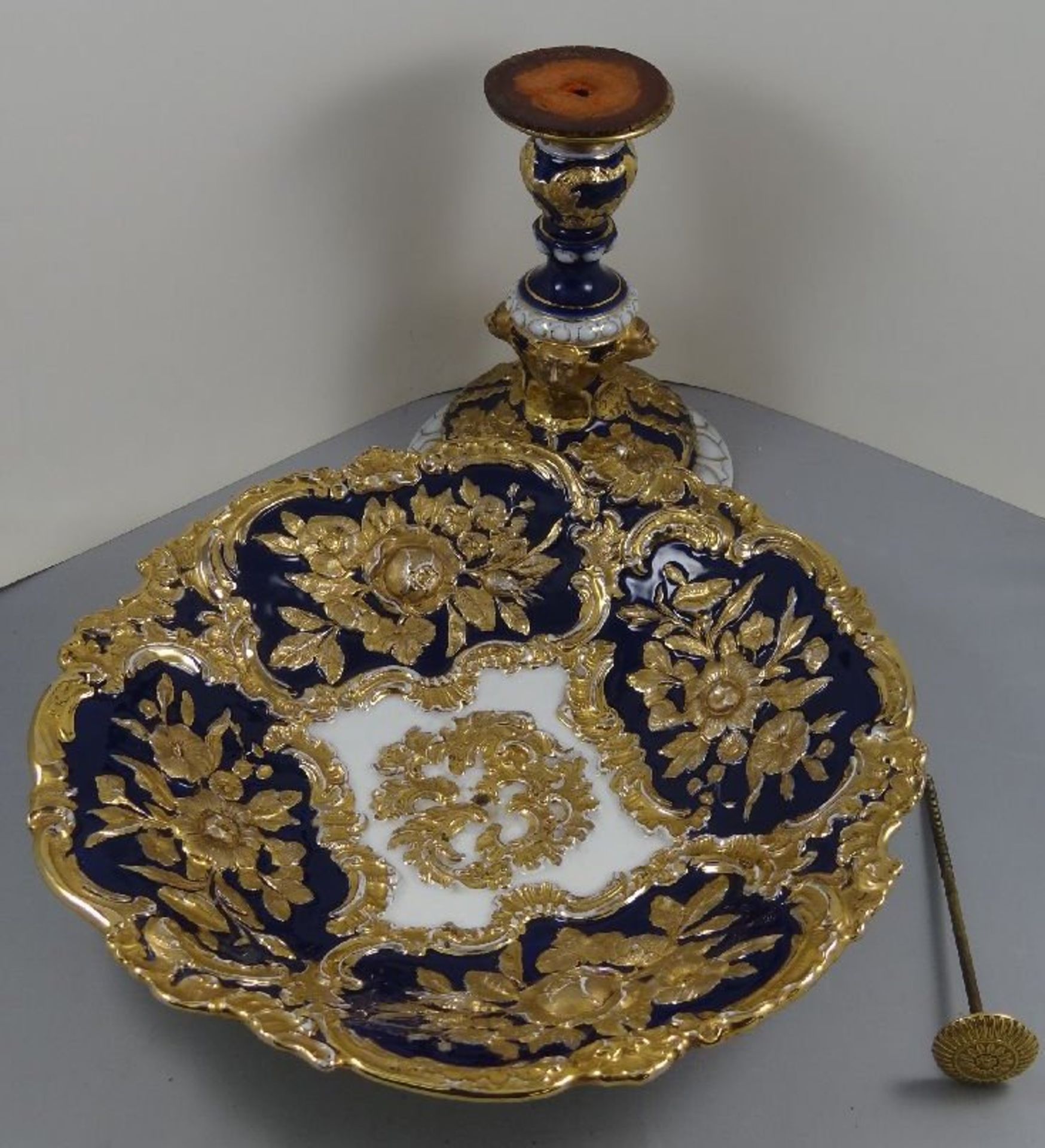 Prunk Tafelaufsatz "Meissen" Schwertermarke um 1850, 1.Wahl, kobalt mit Gold, Stand mit 4 Löwenköpf - Image 8 of 8