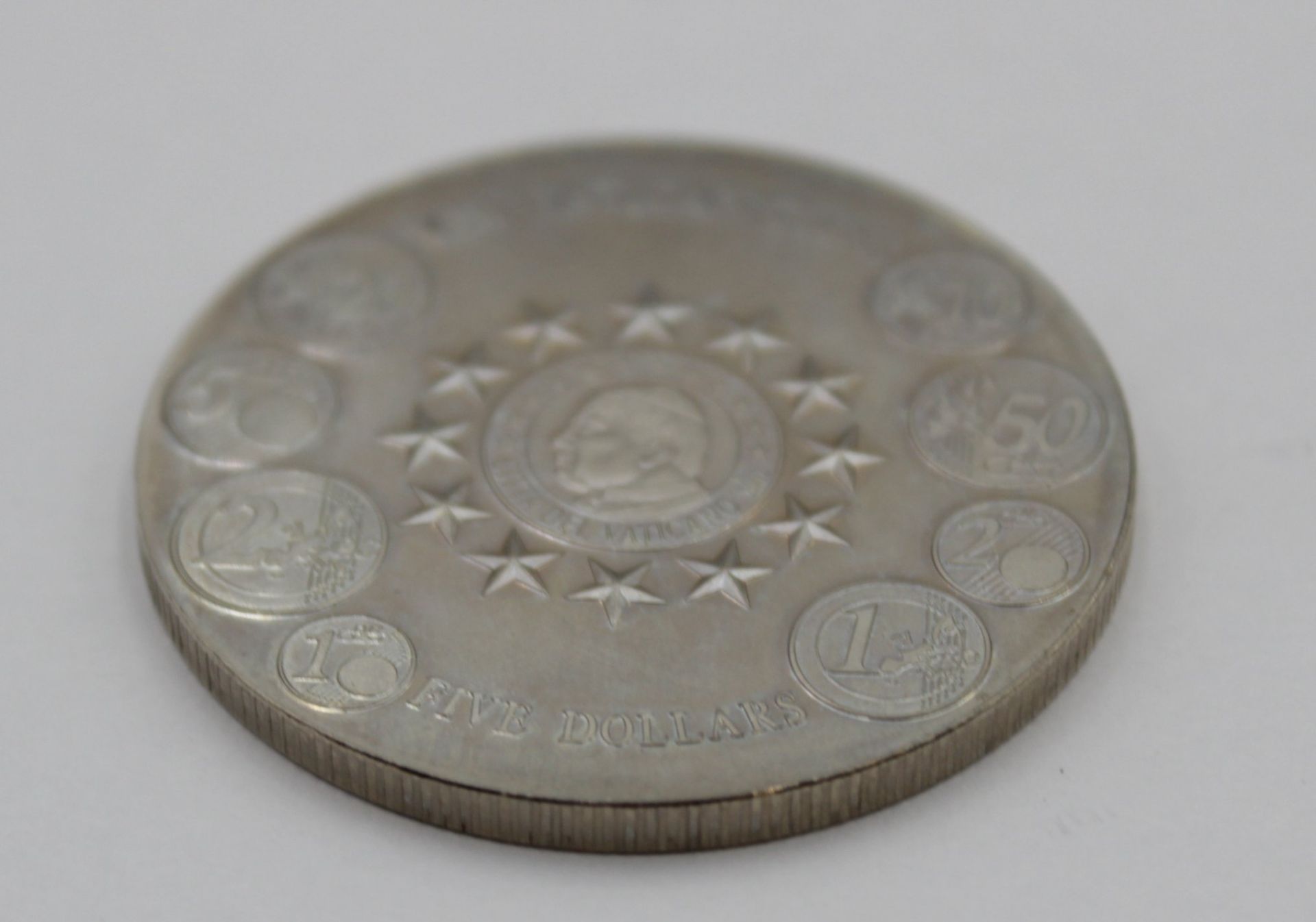Five Dollar Liberia, 2002, 28,5gr., kein Silber!, D-4cm. - Bild 3 aus 3