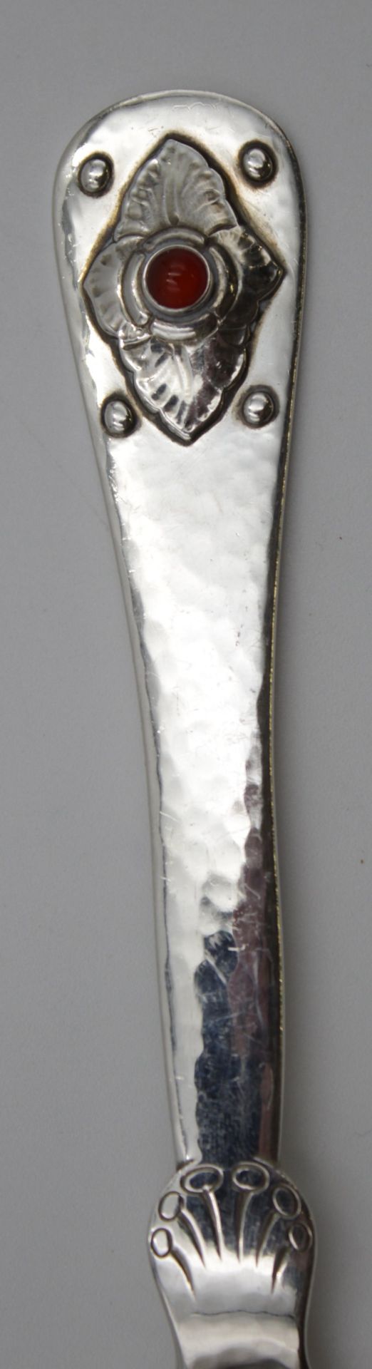 Jubiläumslöffel, Georg Jensen, Sterling, 1904-1979, Hammerschlagdekor, ca. 47gr., L_15,4cm. - Bild 2 aus 4