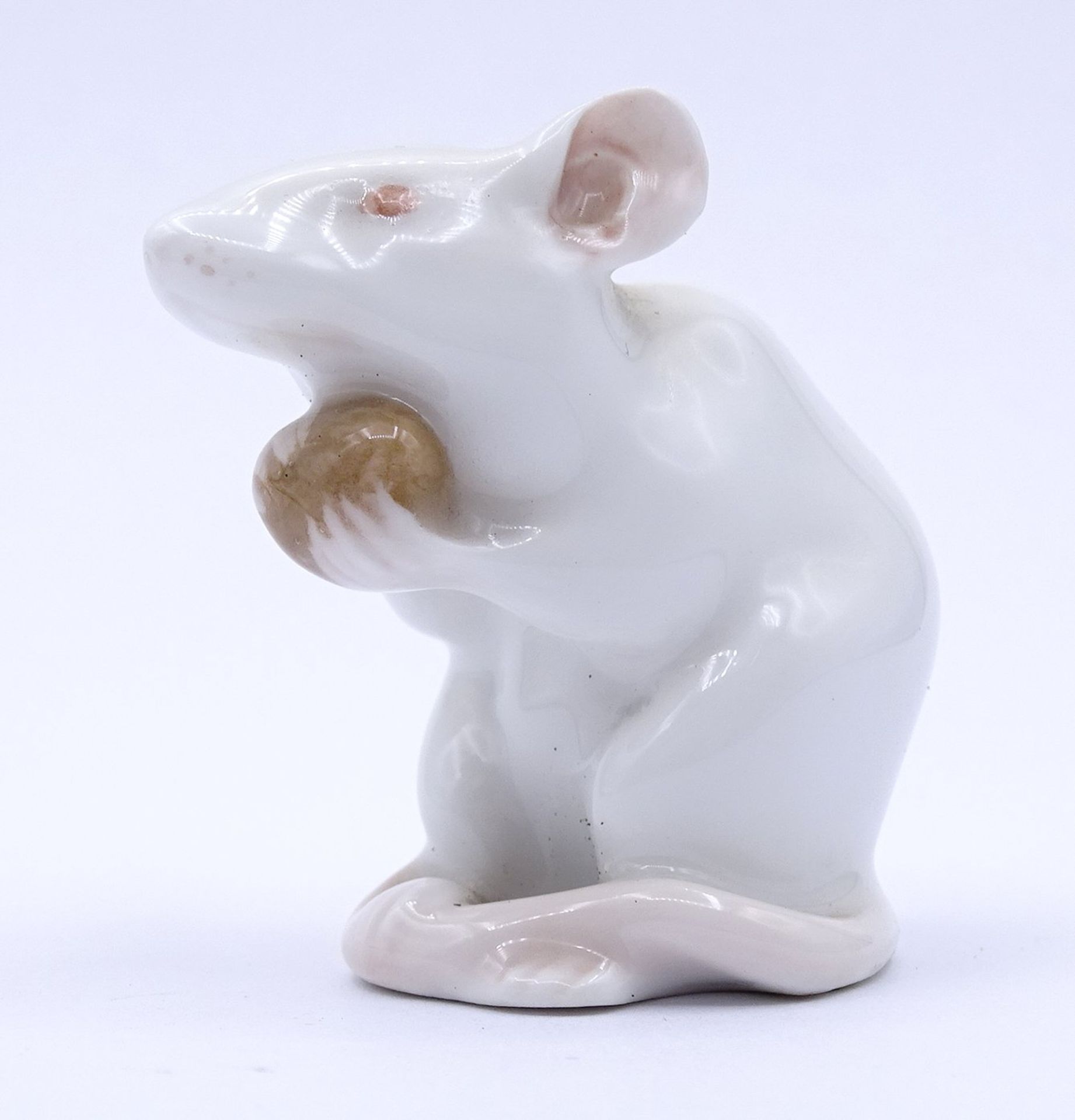 Maus mit Nuss "Royal Copenhagen" H. 4,4cm, CB gemarkt