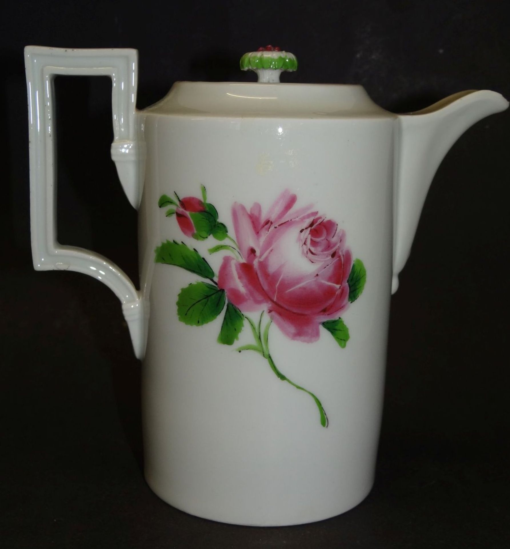 Empire-Kaffeekanne "Meissen" Rose um 1850, H-16,5 cm, Ausguss bestossen, Griff kaum sichtbare Klebe