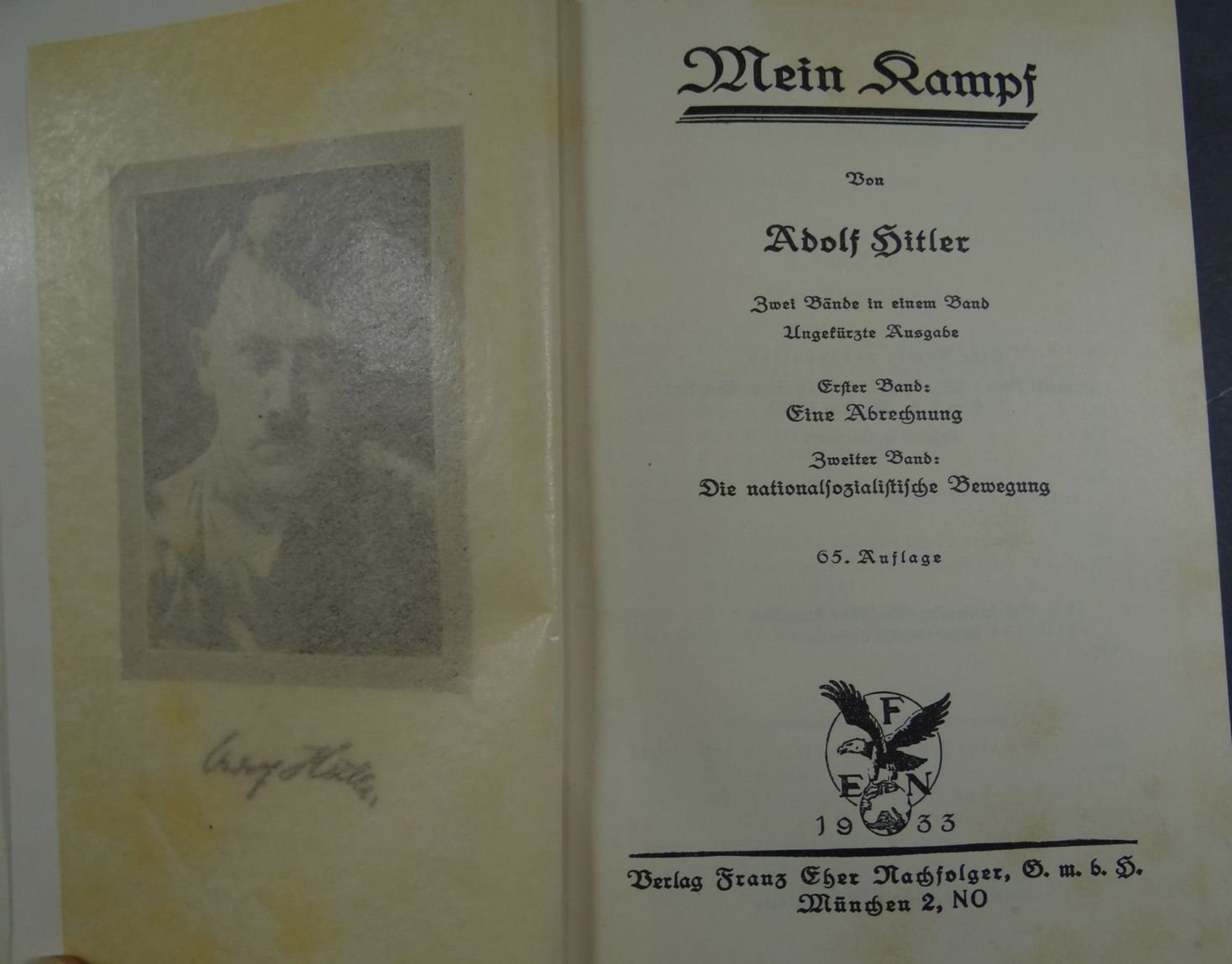 A.Hitler "Mein Kampf" 1933, blaue Ausgabe, gut erhalten, mehrfach gestempelt "preuss. Amtsgericht Z - Bild 4 aus 4