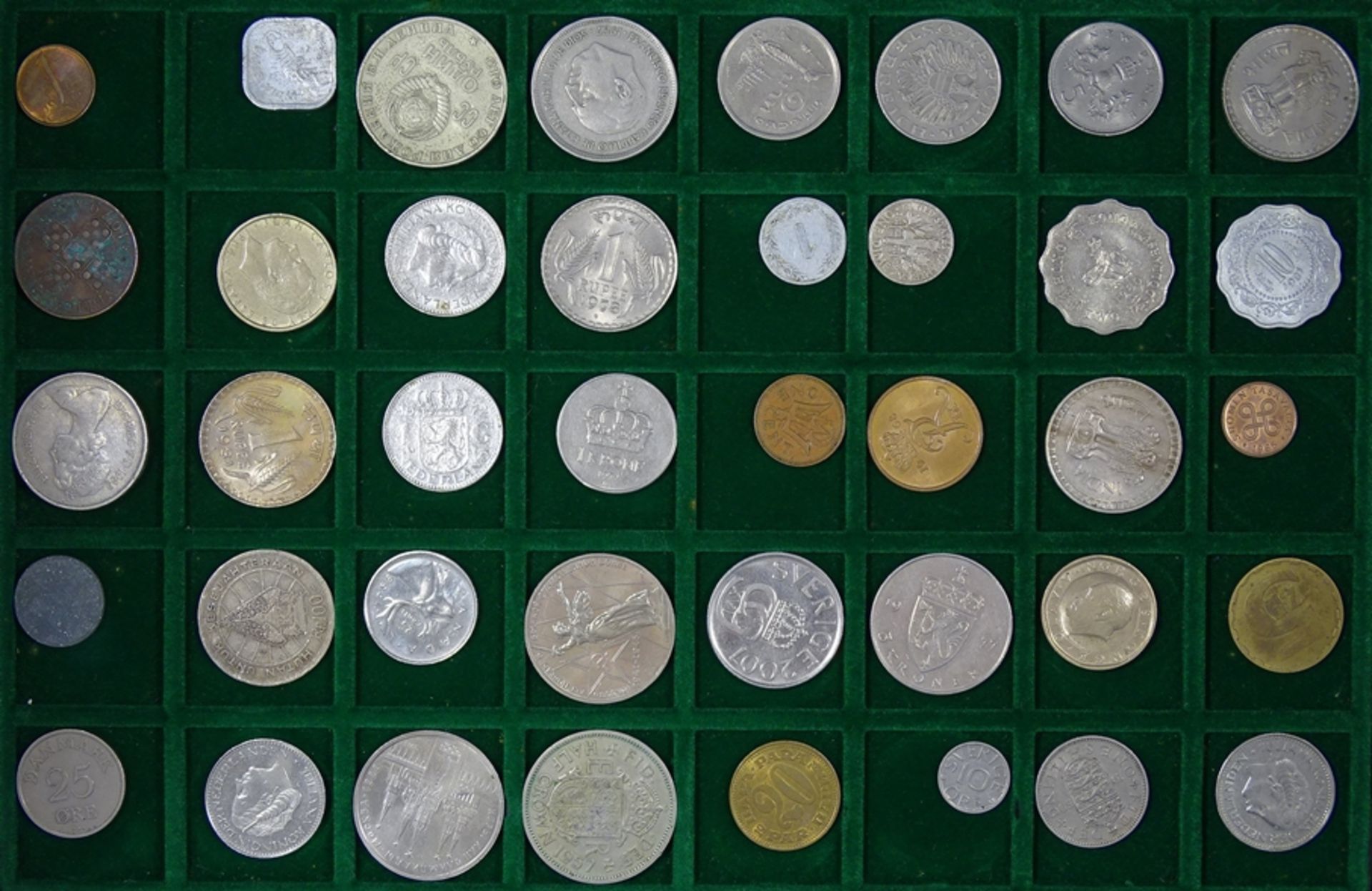 Münzkoffer mit Kleinmünzen, 170 Stück, aus aller Welt - Bild 5 aus 7