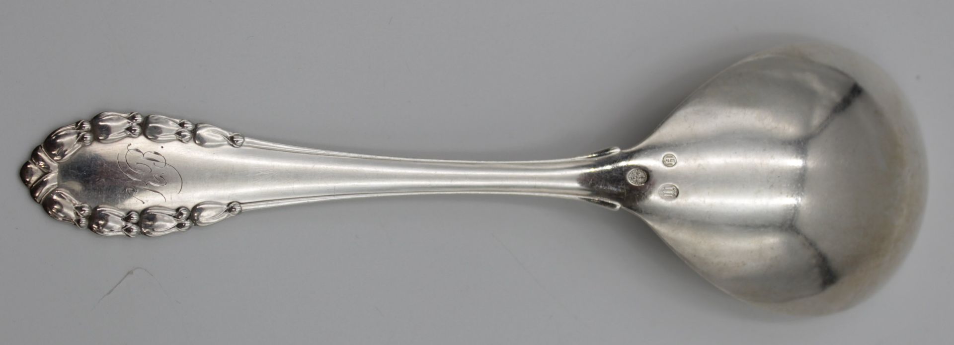 gr. Vorlegelöffel, Georg Jensen, Lilly of the Valley, 1925, 830er Silber, Ziermonogramm, ca. 88gr., - Bild 3 aus 5