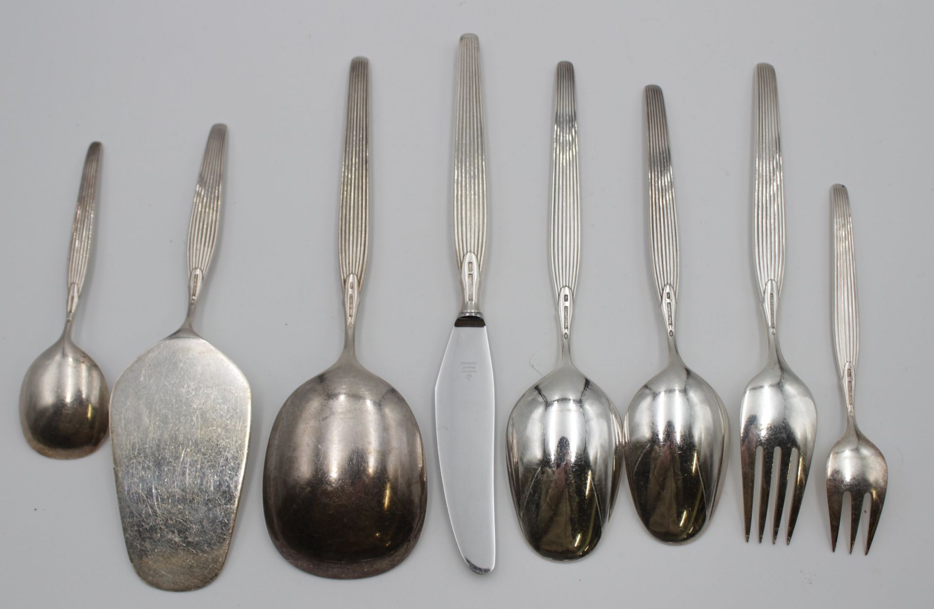 Besteck für 12 Personen, Frigast Dänemark, Form Savoy, versilbert, 3x Vorlegeteile, je 12x Messer,  - Bild 4 aus 5