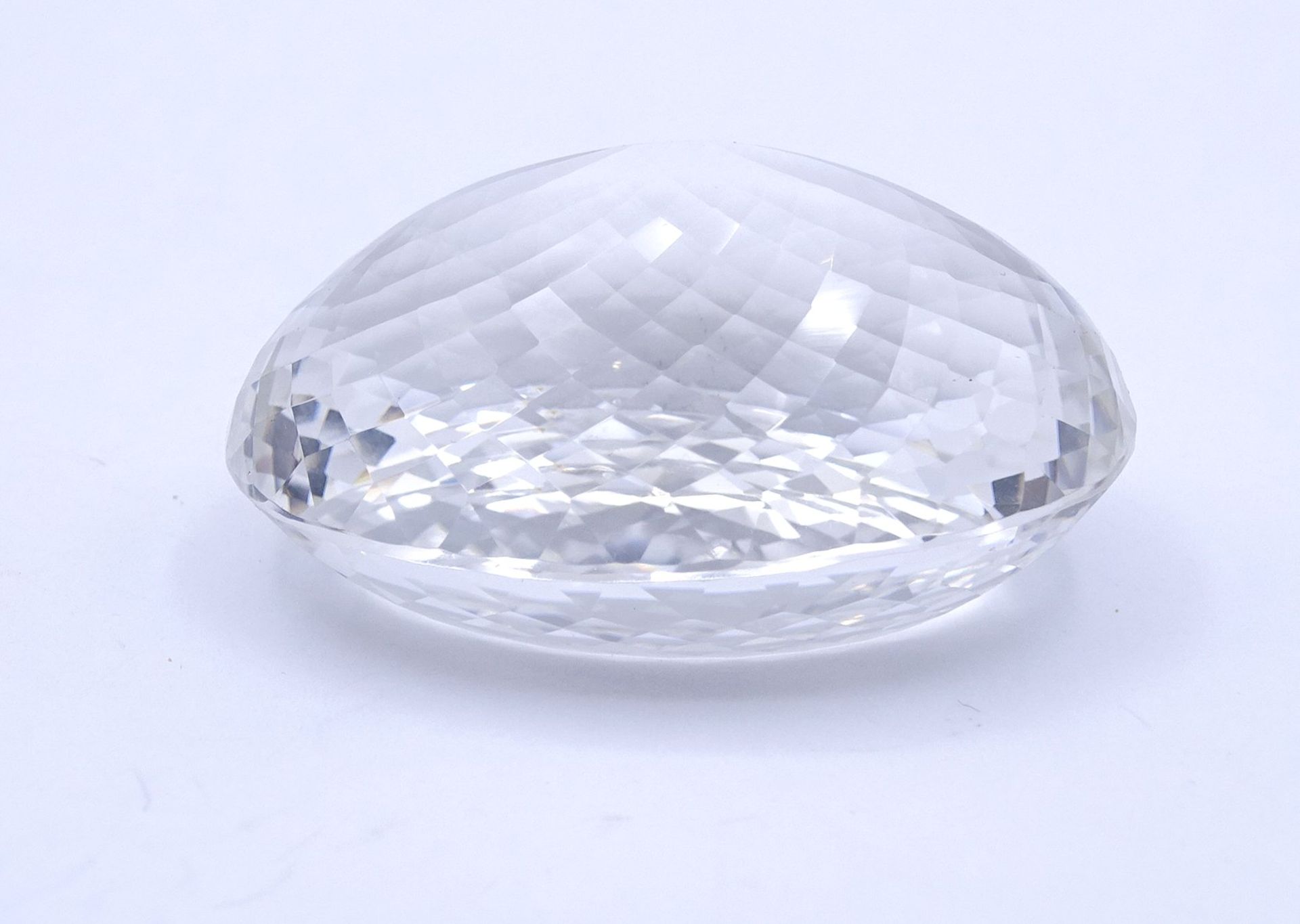 Bergkristall, 282ct., oval facc., 48,4x38,2x24mm - Bild 4 aus 5