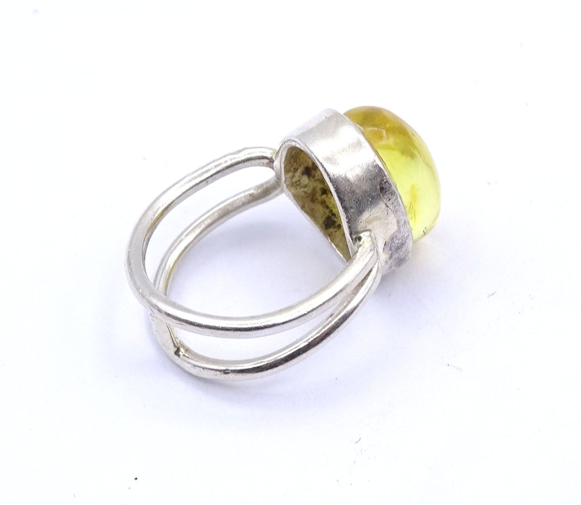 Ring mit einem Bernstein Cabochon, Silberfassung, ungestempelt, Silber gepr., 7,0g., RG 55 - Bild 3 aus 4