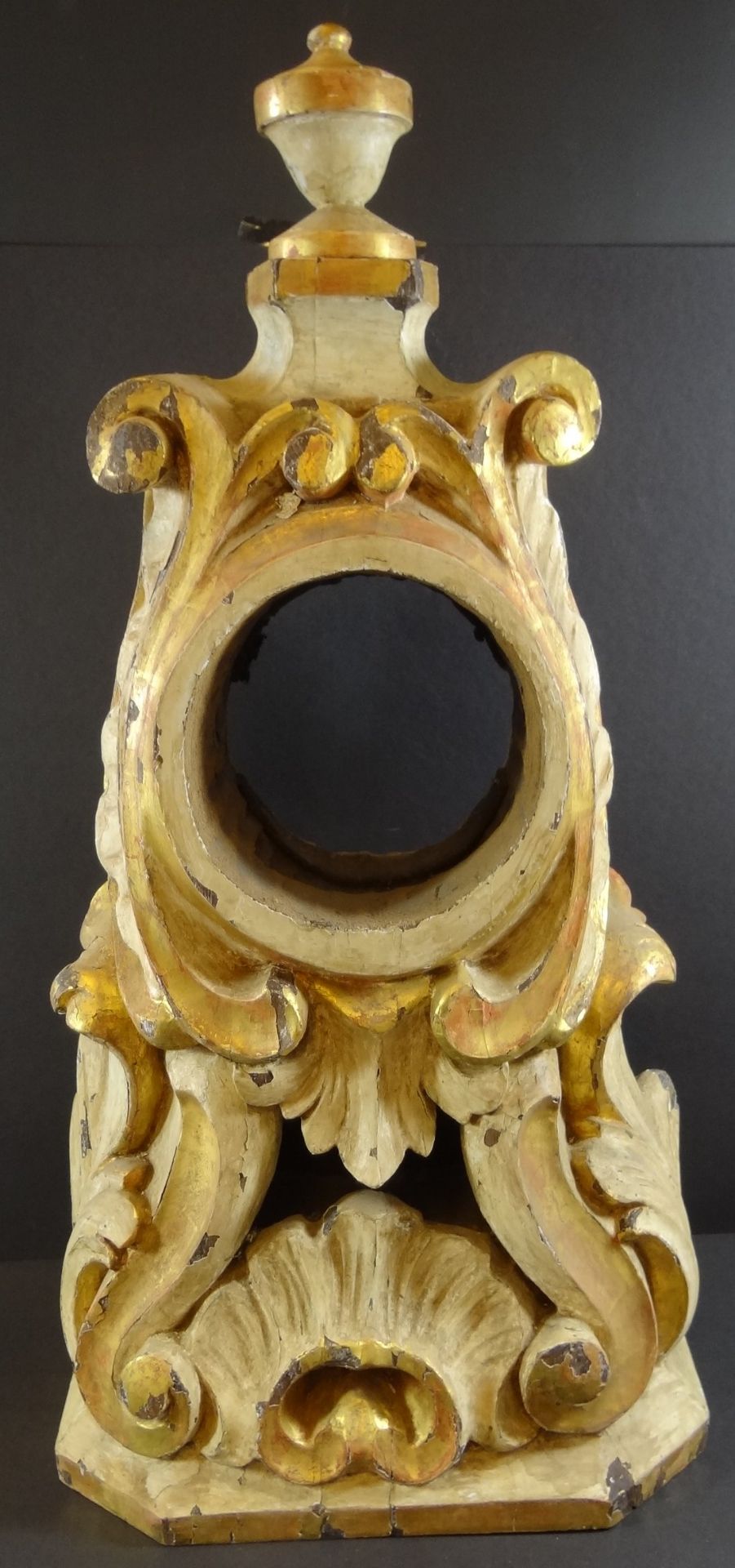 hohes Holz-Uhrengehäuse, Reste alter Fasssung, Barockform, H-58 cm, B-28 cm, T-15 cm, Altersspuren