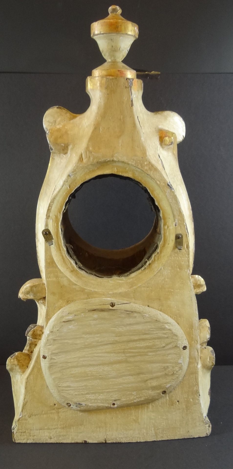 hohes Holz-Uhrengehäuse, Reste alter Fasssung, Barockform, H-58 cm, B-28 cm, T-15 cm, Altersspuren - Image 4 of 4