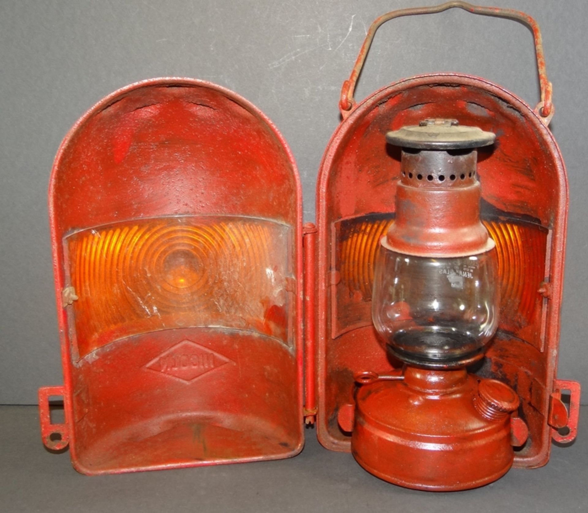 Blitz Feuerhand Petroleumlampe in Blechgehäuse, Altersspuren, H-25 cm, B-16 cm - Bild 3 aus 4