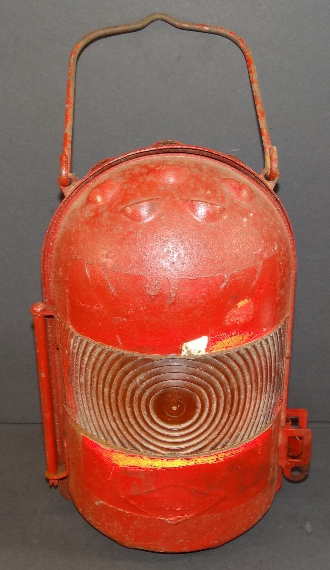 Blitz Feuerhand Petroleumlampe in Blechgehäuse, Altersspuren, H-25 cm, B-16 cm