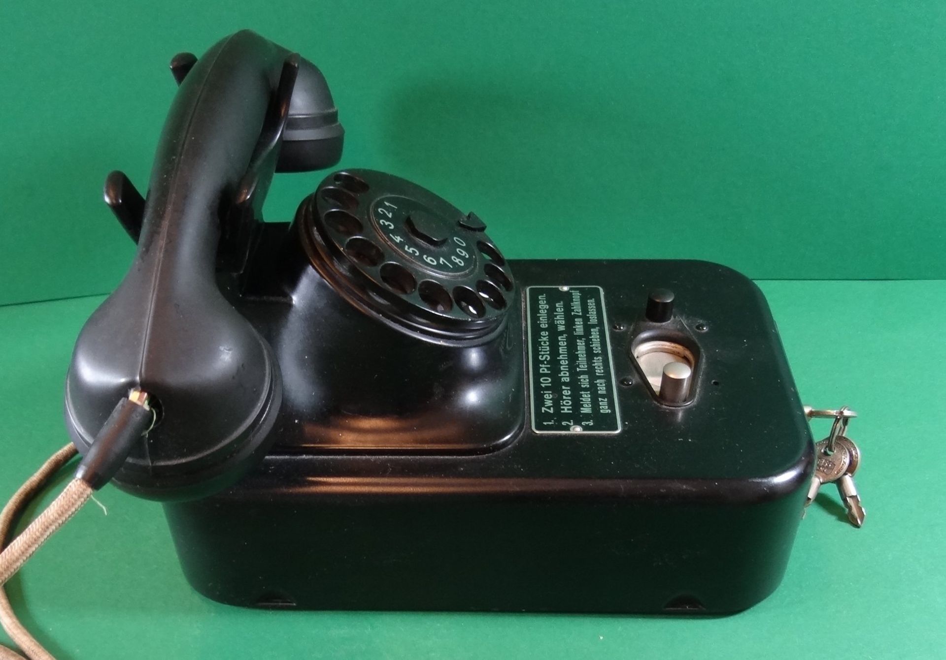 schwarzes Münz-Telefon mit 3 Schlüsseln,  2x 10 Pfennig, um 1960, "Hagenuk-Kiel", sehr gut erhalten - Bild 4 aus 8