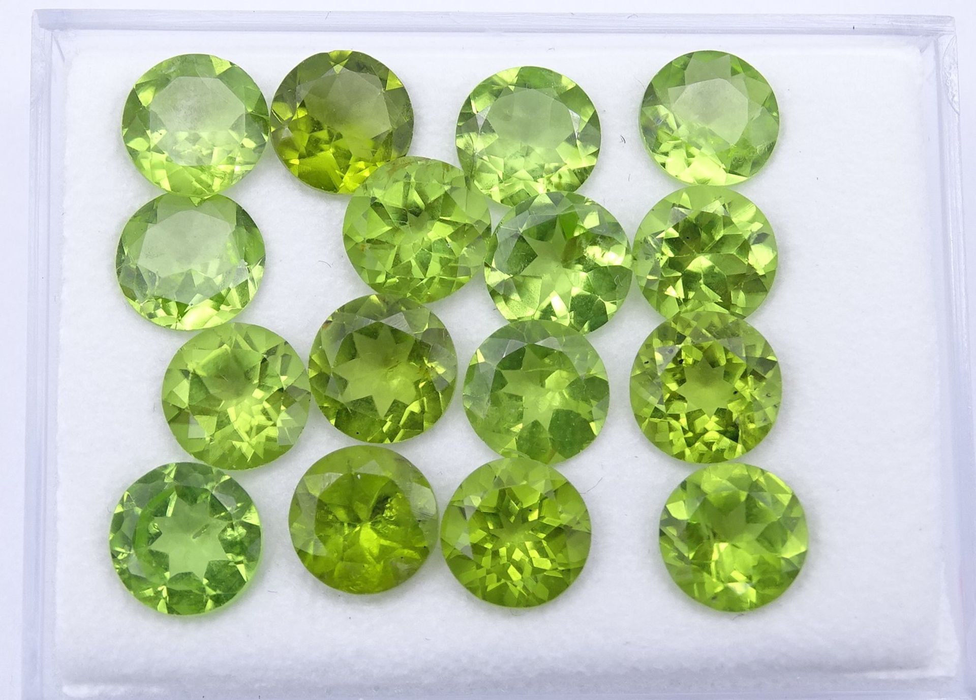 16x rund facc. Peridots, ca. 21ct., D. ca. 7mm - Image 3 of 5