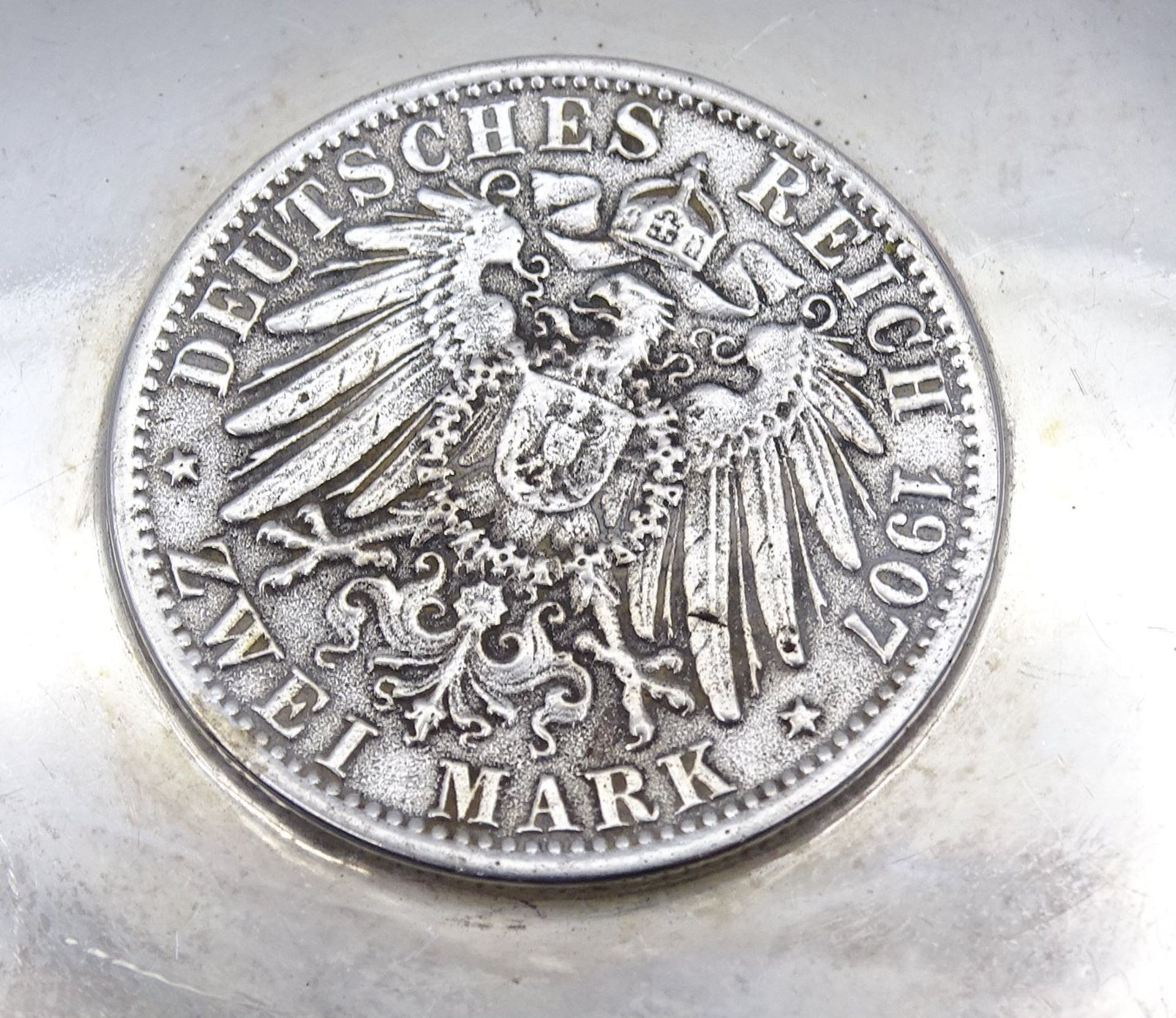 kl. Münzschale 835/000 mit Zwei Mark 1907 Freie und Hansestadt Lübeck, 44g., D. 8,7cm - Image 4 of 5
