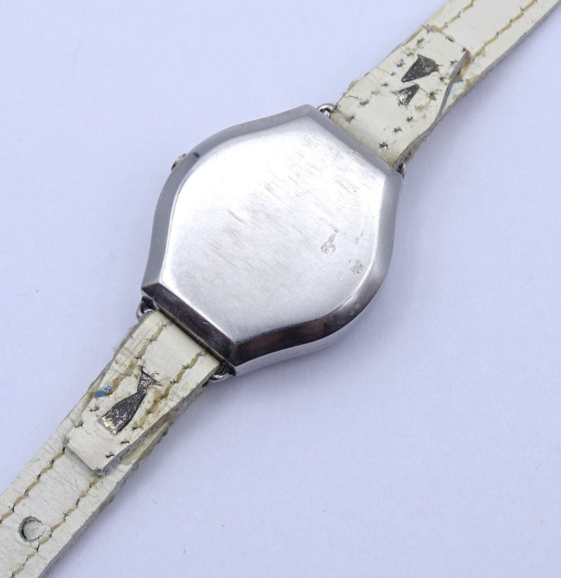 Alte Damen Armbanduhr "Omega", mechanisch, 22x23mm, Funktion nicht geprüft (Krone fehlt) - Bild 5 aus 6